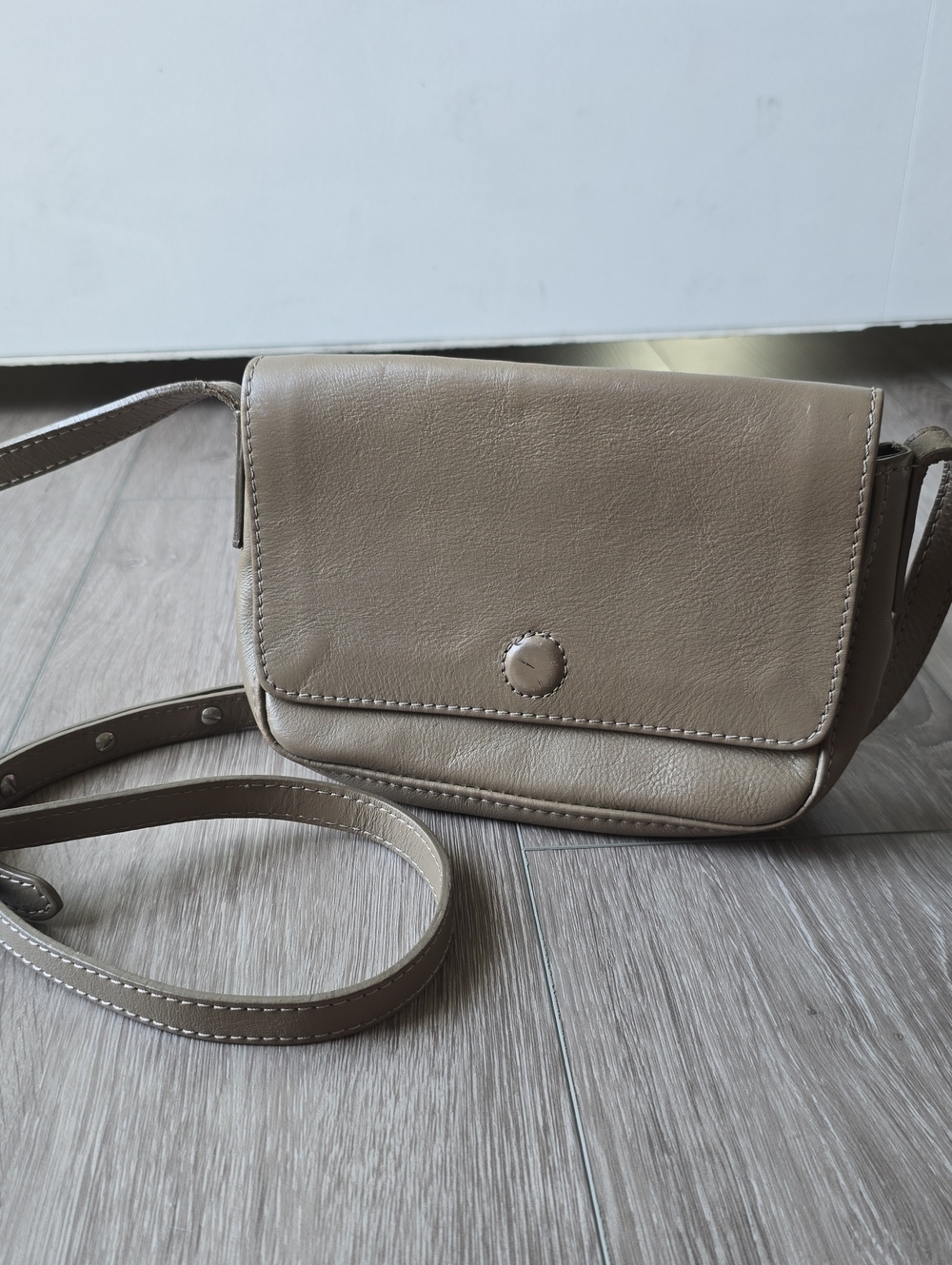 Vintage Leather Crossbody Bag Taupe Made in Italy Coach & Four Adjustable Strap